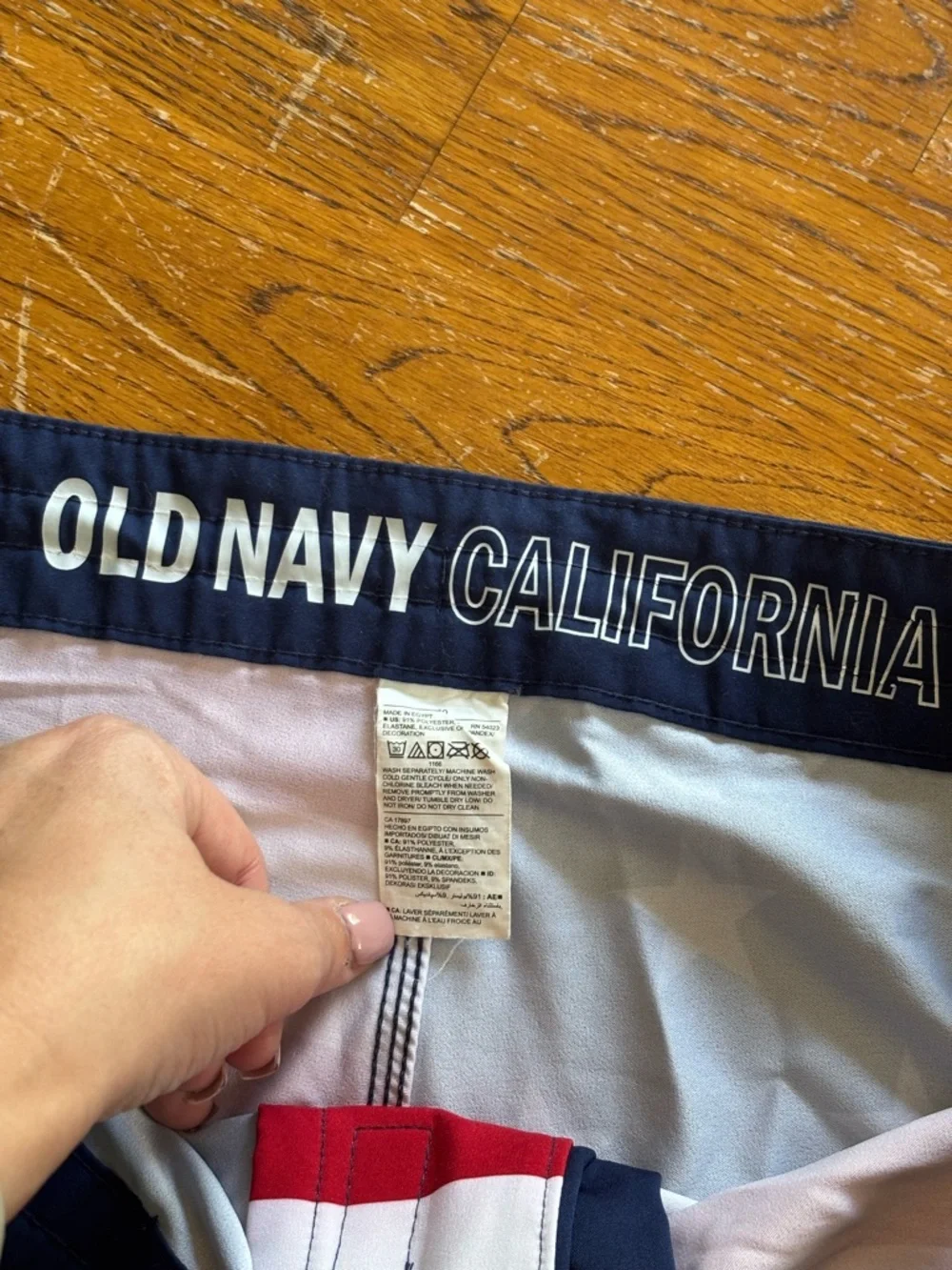 Old Navy American Flag Men’s Swim Trunks - Red, White & Navy Stars Size 40 - Picture 8 of 9